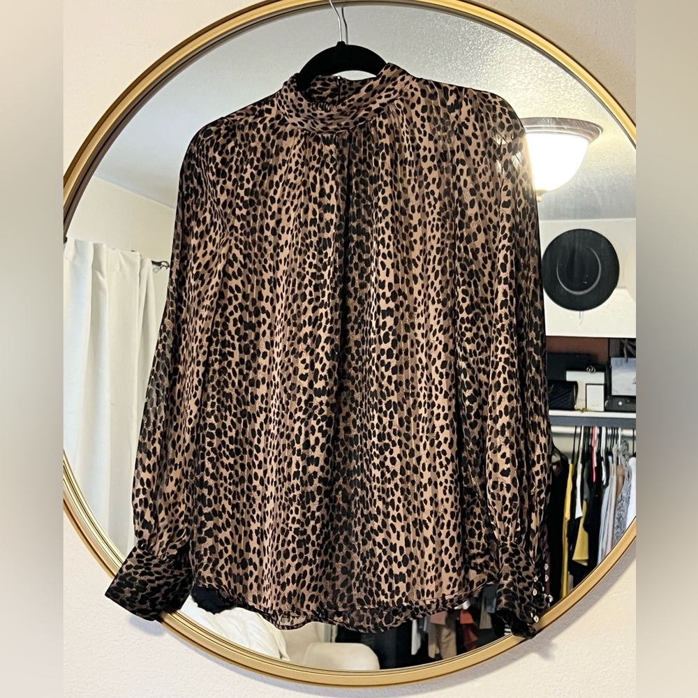 •LEOPARD PRINT HIGH NECKLINE SHEER BLOUSE•